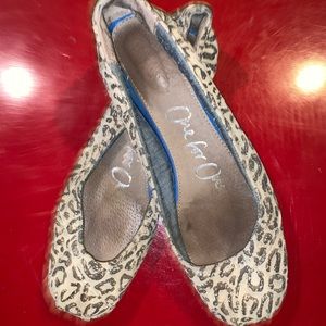 Toms Leopard Flats